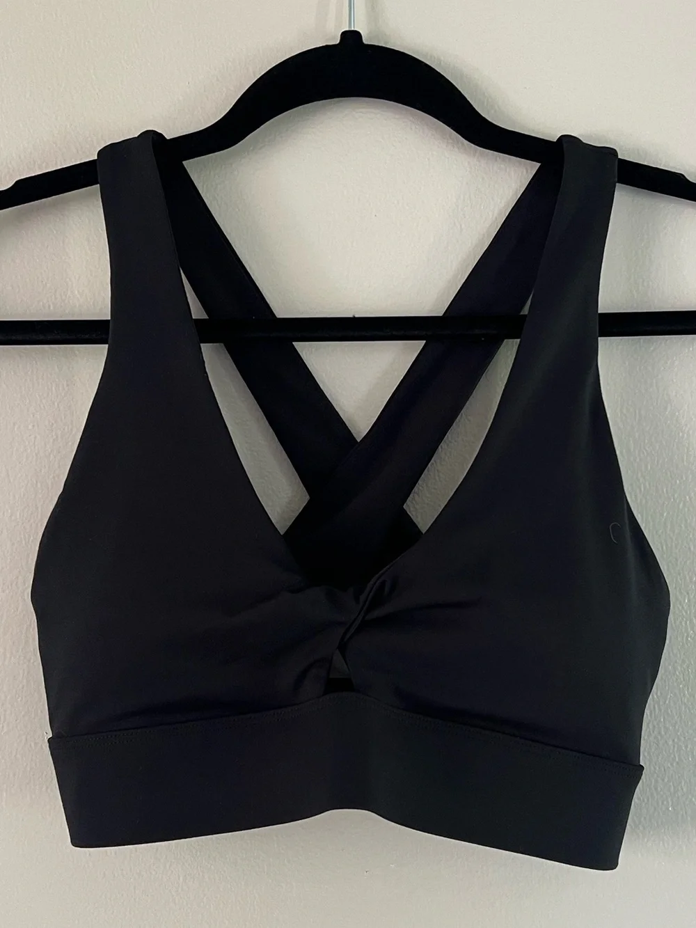 Fabletics Oasis Strappy Twist Sports Bra Athleisure for Gym, Running or Workouts